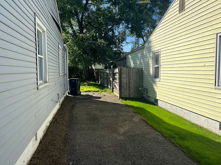 3701 N Whitney Ave — Photo 11