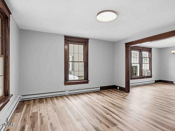 4th image of 206 Pearl St