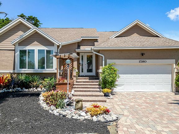 2nd image of 1580 Villa Ct