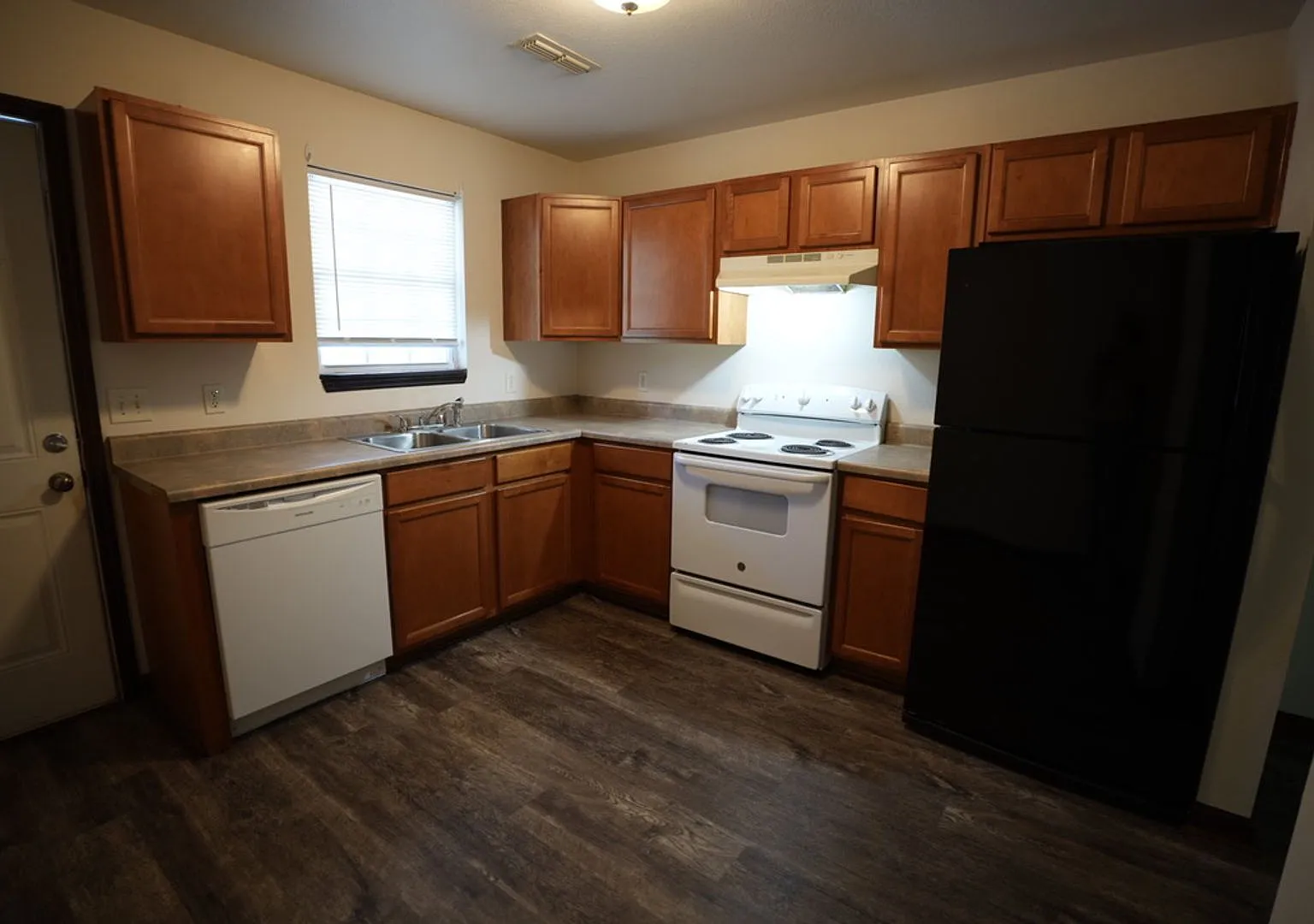 1729 Louise Drive — Photo 3