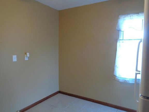 Kitchen. Eat In Kitchen