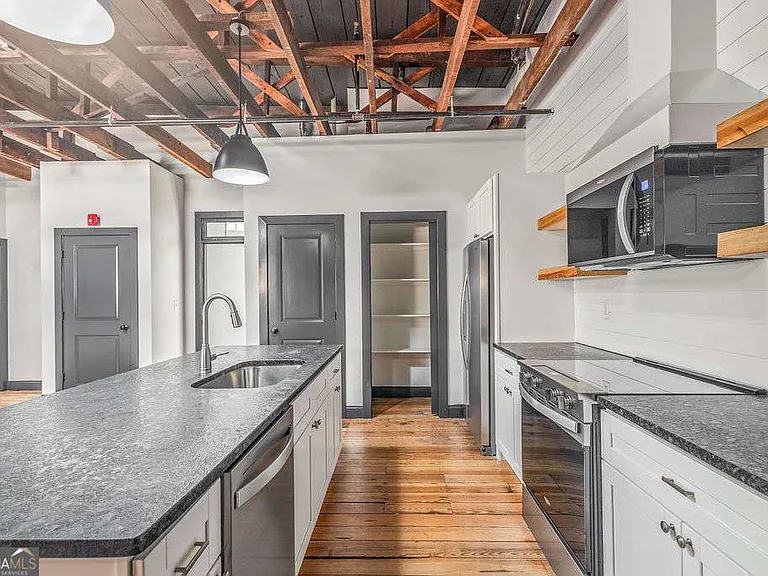 13 Greenville St #B — Photo 4