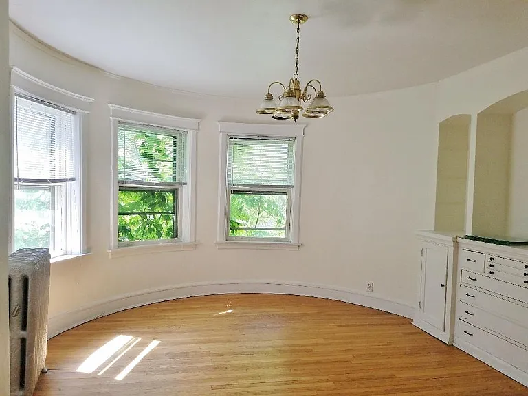 2508 N Stowell Ave — Photo 4