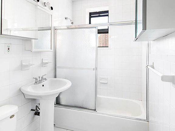 5th image of 319 E 105th St APT 6C
