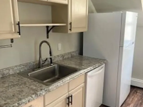 86 Rollstone Ave, West Sayville, NY 11796