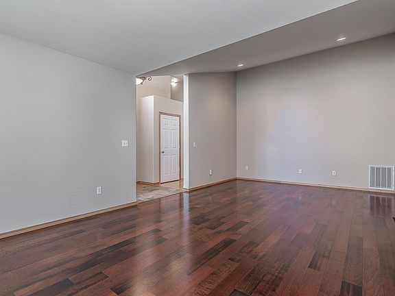 3rd image of 1829 Maui Dr