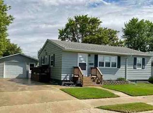 403 6th St SE, Rugby, ND 58368