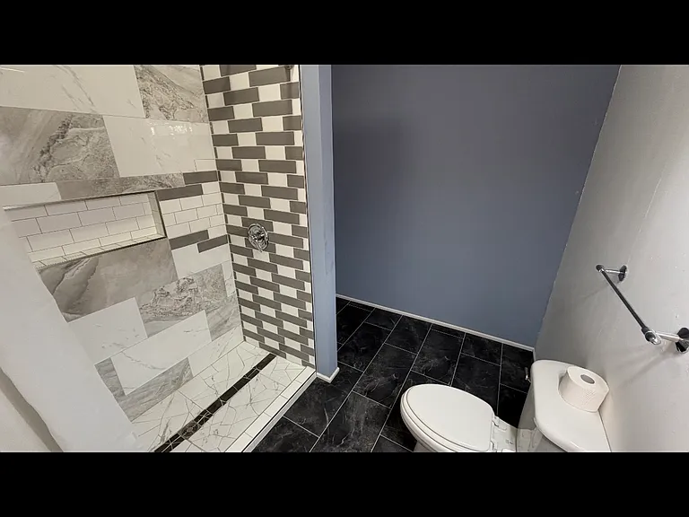 1105 Superior Ave #1/2 — Photo 7