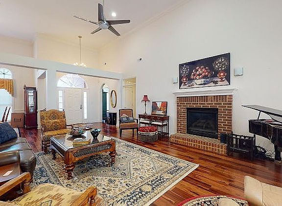 4th image of 10433 Laurel Pointe Ln