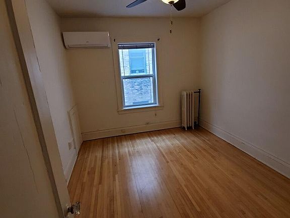 3rd image of 1932 Emerson Ave S APT 4