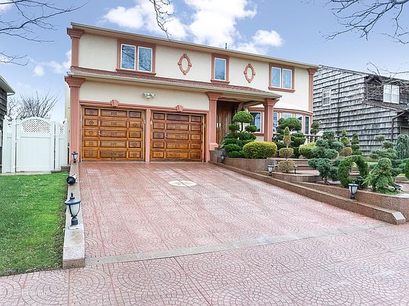 3rd image of 282 Lagoon Dr W