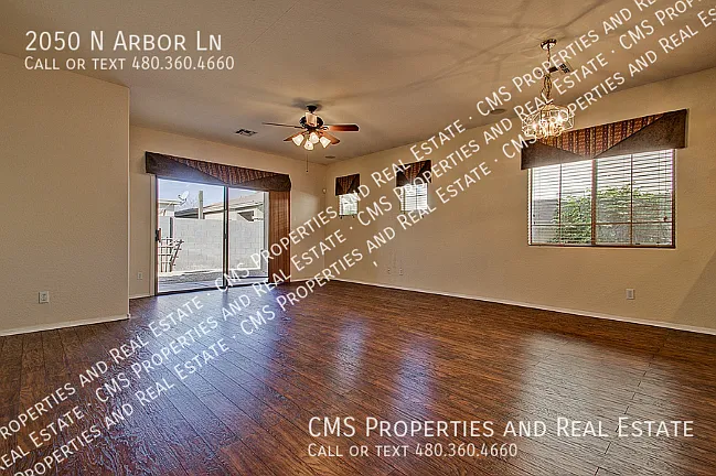 2050 N Arbor Ln — Photo 3