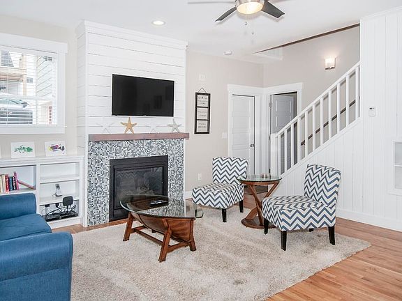 2nd image of 2492 SW Dune Ave