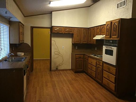 4th image of 3015 Manchester Dr