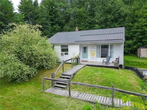 107 Sharkey St, Woodstock, NB E7M 2R1