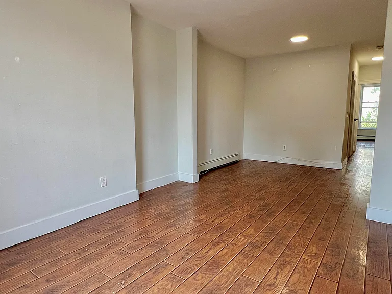 183 Montgomery St #2 — Photo 3