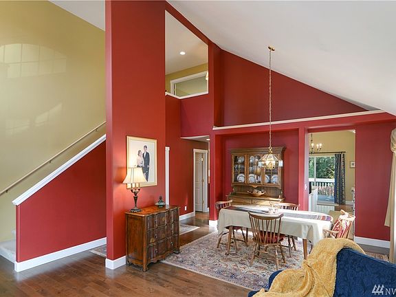 4th image of 2118 NE Gustaf St