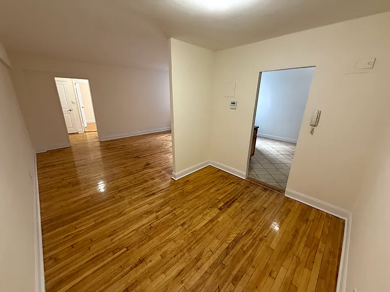 3420 Parsons Blvd #4S — Photo 2