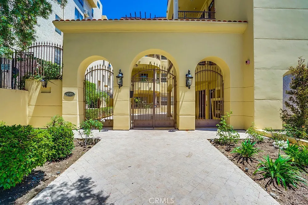 Building Photo - 1522 Amherst Ave #402
