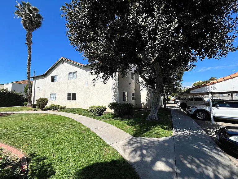 Highland View Apartments — Photo 20