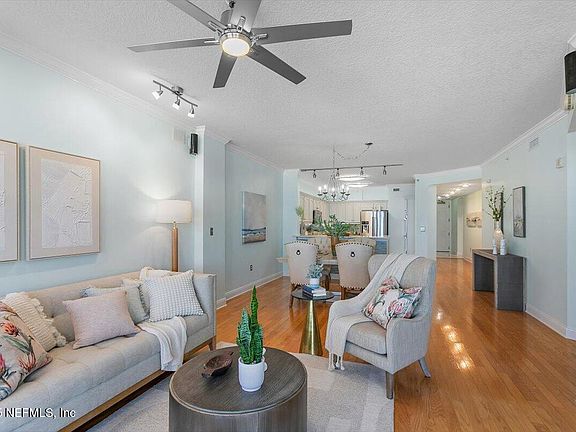 4th image of 1331 1ST Street N #402
