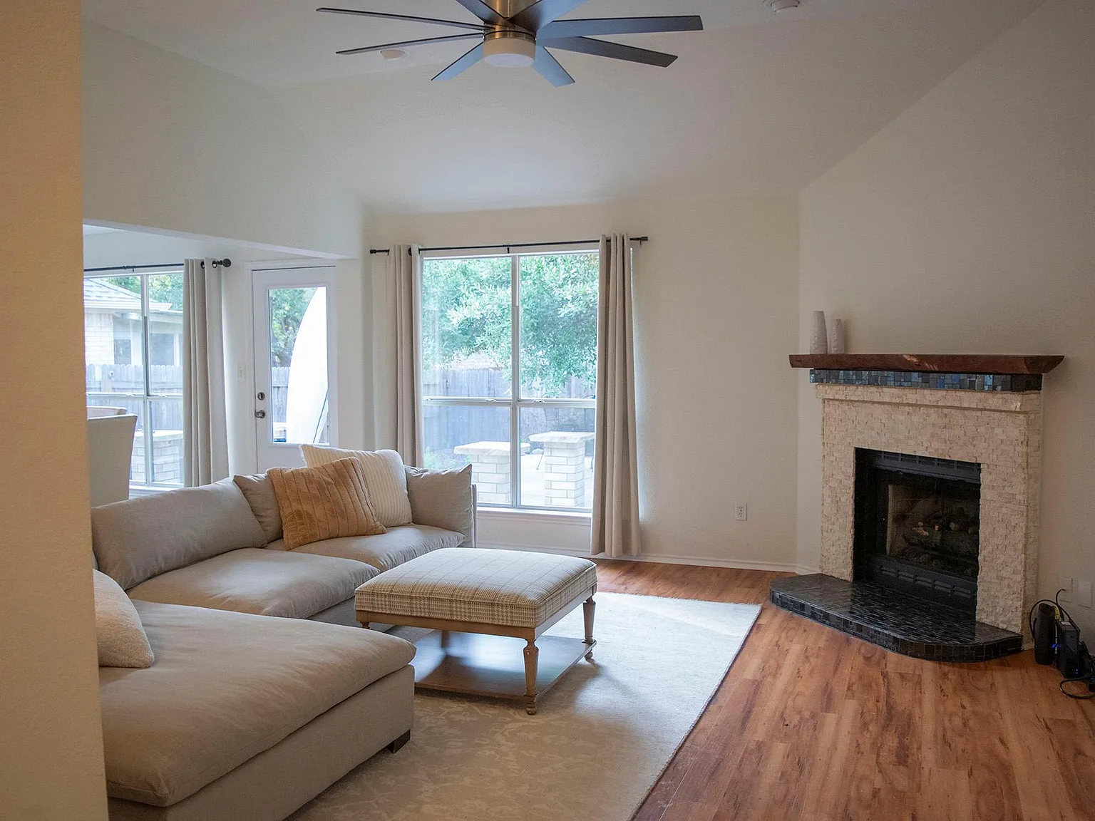3 bed, 1452 sqft, $2,700 — Photo 4