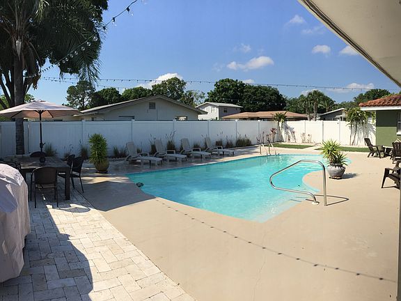 2nd image of 1825 Driftwood Cir N