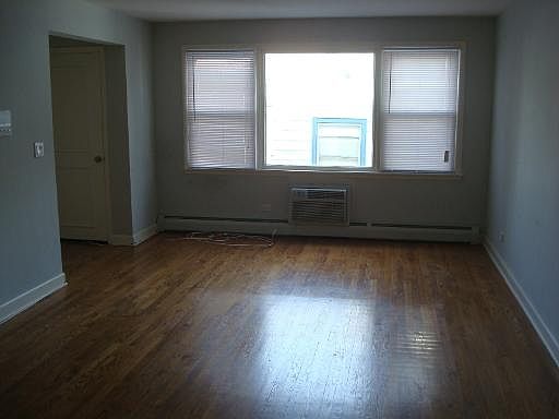 5th image of 6738 N Bosworth Ave #3