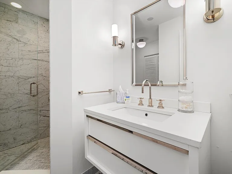 430 N Canal St — Photo 14