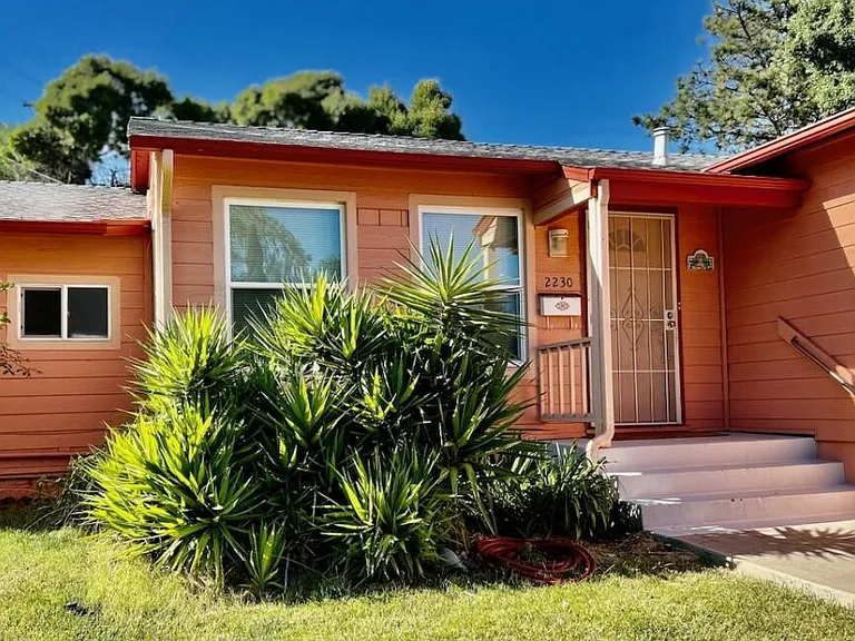 2230 Redwood St — Photo 3