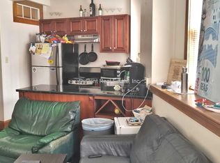 304 Hanover St APT 2F, Boston, MA 02113