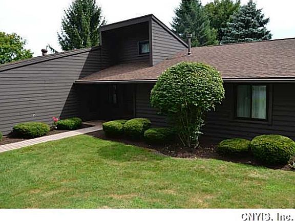 2nd image of 816 Fairway Cir