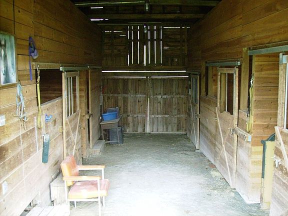 4 stalls   tack and feed rooms