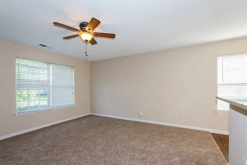 3 bed, 2.5 bath, 1232 sqft, $1,765 — Photo 3