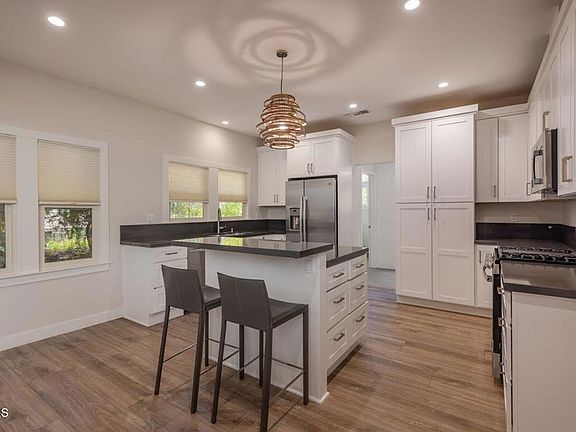 4th image of 605 W Ojai Ave