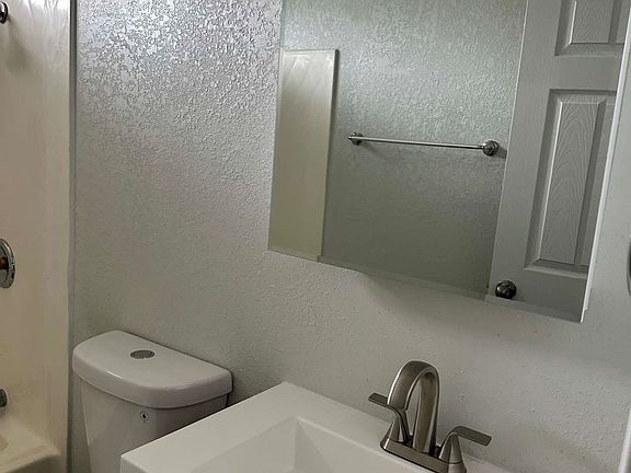 4th image of 628 North St #6