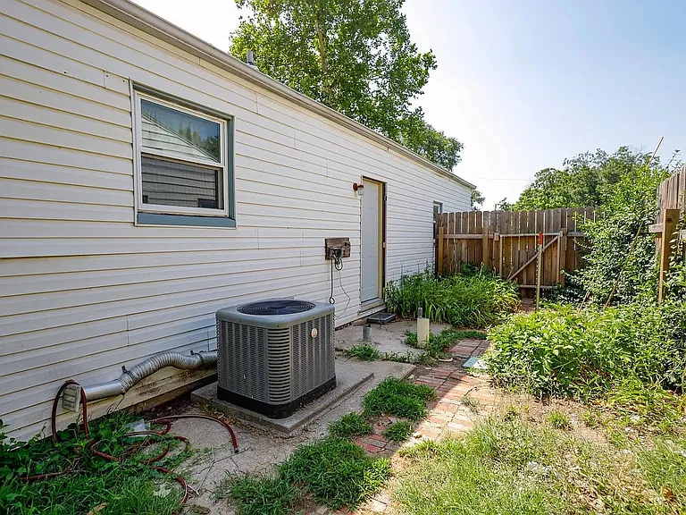 1420 E Cottonwood Ln — Photo 4