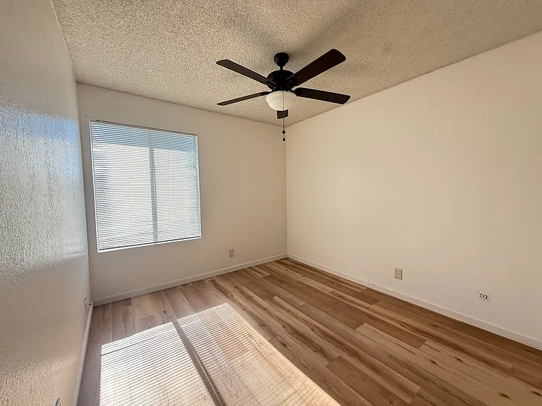 595 W Alamos Ave — Photo 12