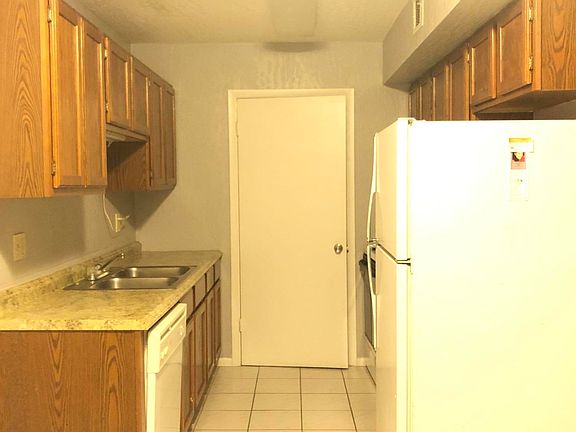 3rd image of 2130 Forest Knoll Dr NE APT 212