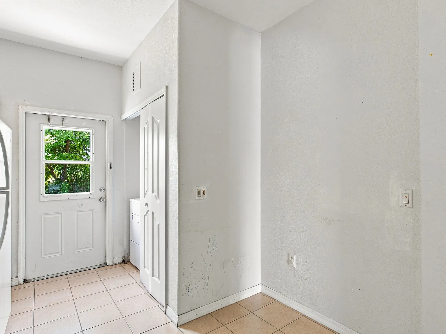 2 bed, 898 sqft, $1,950 — Photo 3
