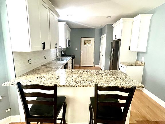 2nd image of 4522 N Sawyer Ave #3