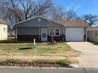 807 N Sycamore St, Iola, KS 66749
