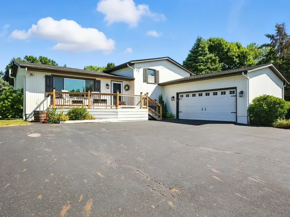 8465 Greentree Dr, Lewis Center, OH 43035