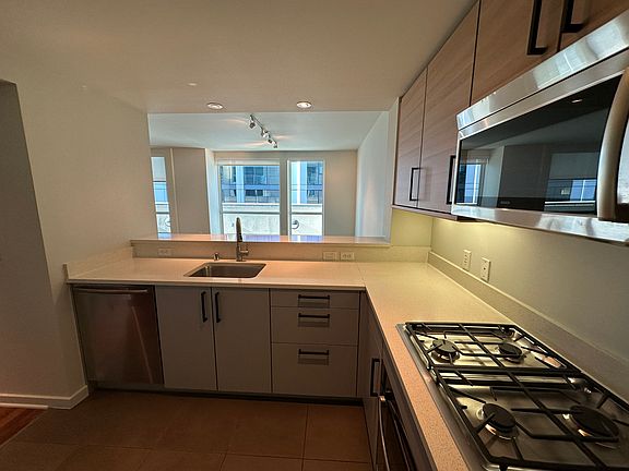 3rd image of 555 4th St Unit 837