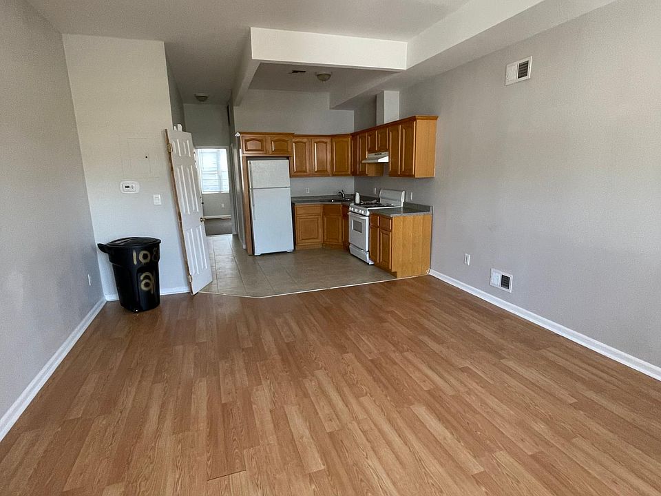 1st image of 1084 Bay St Floor 2