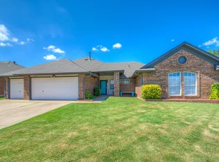 11829 SW 3rd Ter, Yukon, OK 73099