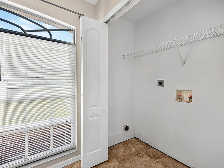 903 SE 5th Ave — Photo 15