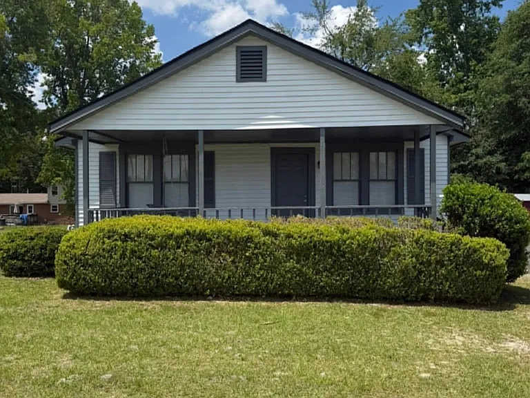 1074 Dallas Hwy — Photo 1