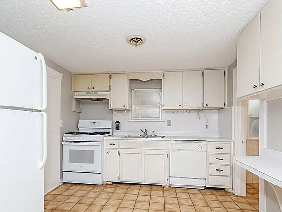 2nd image of 9143 7th Ave