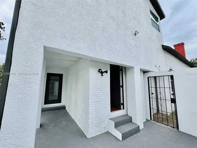 1017 E 19th Ave — Photo 2